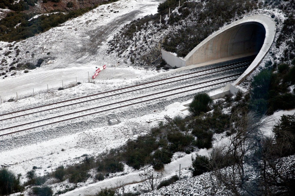 Αττική Οδός: Σχεδόν 30 εκατομμύρια ευρώ αποζημίωση ζητούσε στην καραντίνα – Πρόστιμο 100.000 ευρώ στην ΤΡΑΙΝΟΣΕ για τα τρένα που συγκρούστηκαν