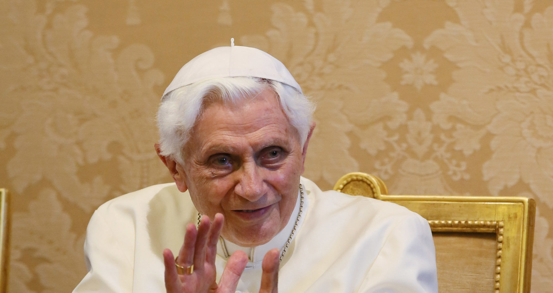 Βενέδικτος XVI: Ανακυβίσθηση από τον πρώην Πάπα – Παραδέχτηκε ότι είχε γνώση για έναν παιδεραστή ιερέα