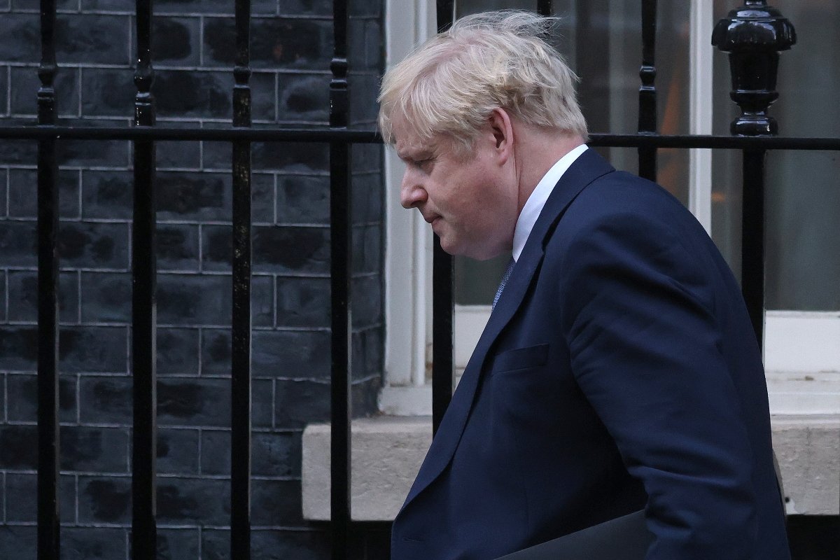 Boris Johnson: Ντόμινο παραιτήσεων στην κυβέρνηση – «Game Over» γράφουν τα βρετανικά μέσα