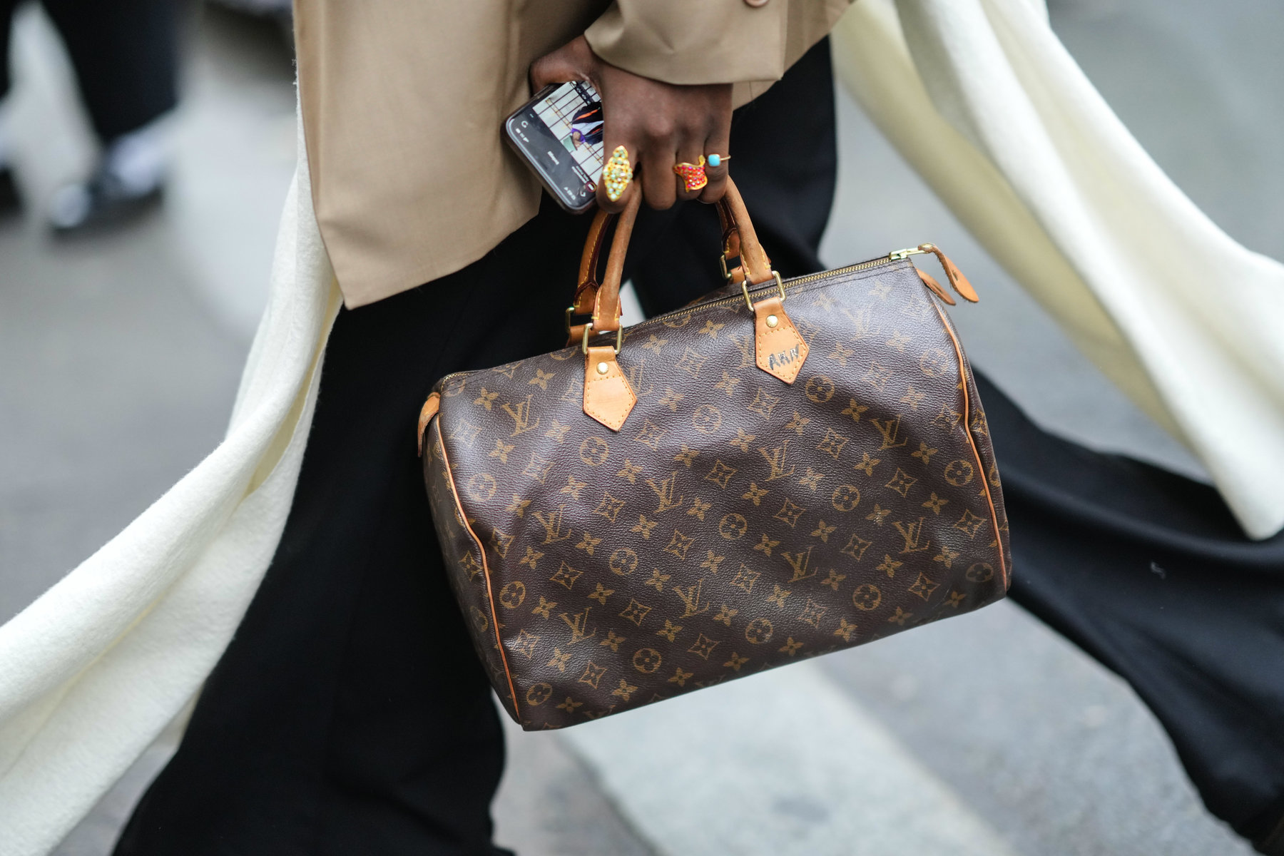 Speedy 30: Όσα πρέπει να ξέρεις για την πιο δημοφιλή Louis Vuitton τσάντα