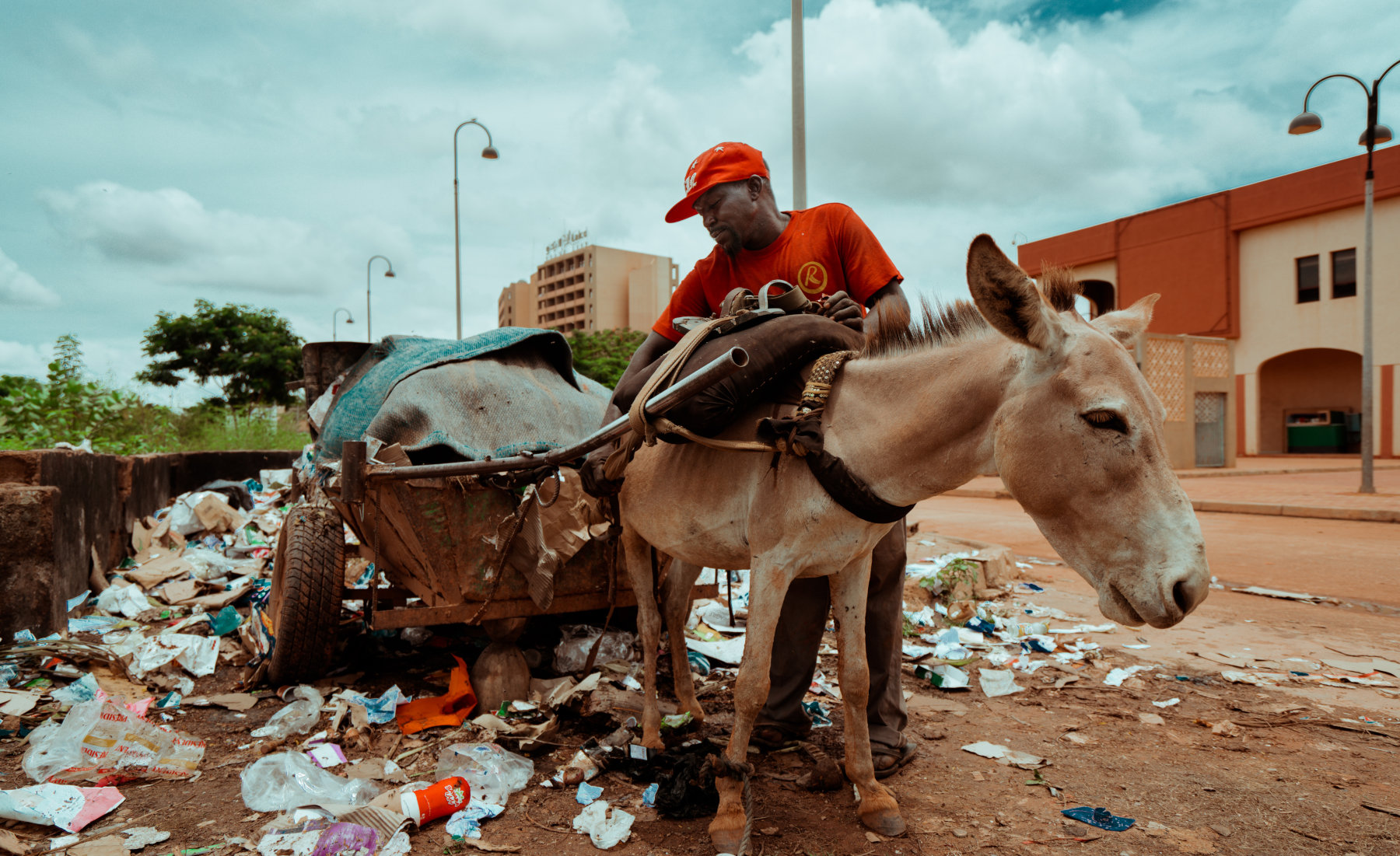 Σενεγάλη, η χώρα της ανακύκλωσης πλαστικού – «Εμείς θα σώσουμε το περιβάλλον»