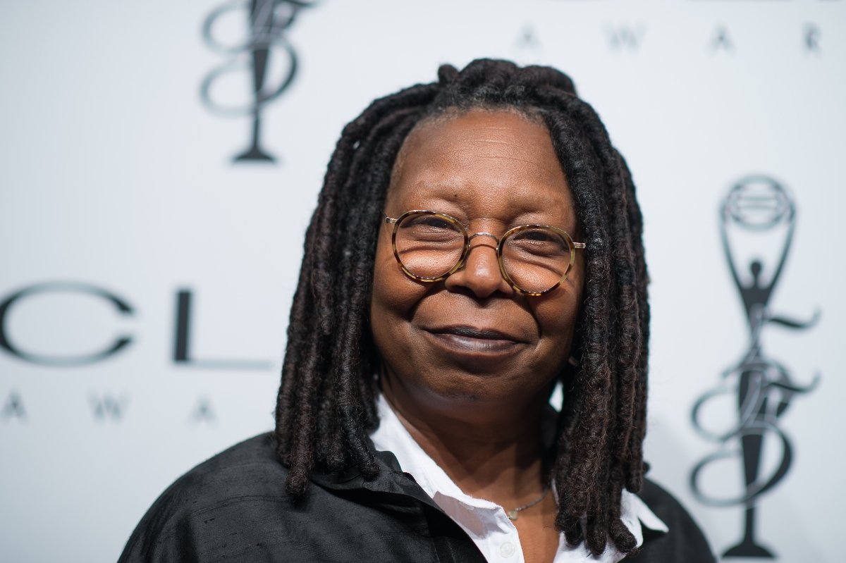 Whoopi Goldberg: Θύελλα αντιδράσεων για τη δήλωση της ότι το Ολοκαύτωμα «δεν είχε σχέση με τη φυλή»