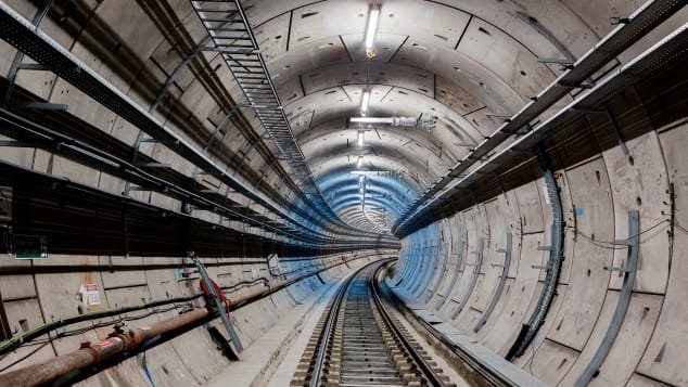 Crosstrail: Ο νέος υπόγειος σιδηρόδρομος του Λονδίνου αλλάζει τα δεδομένα στις συγκοινωνίες