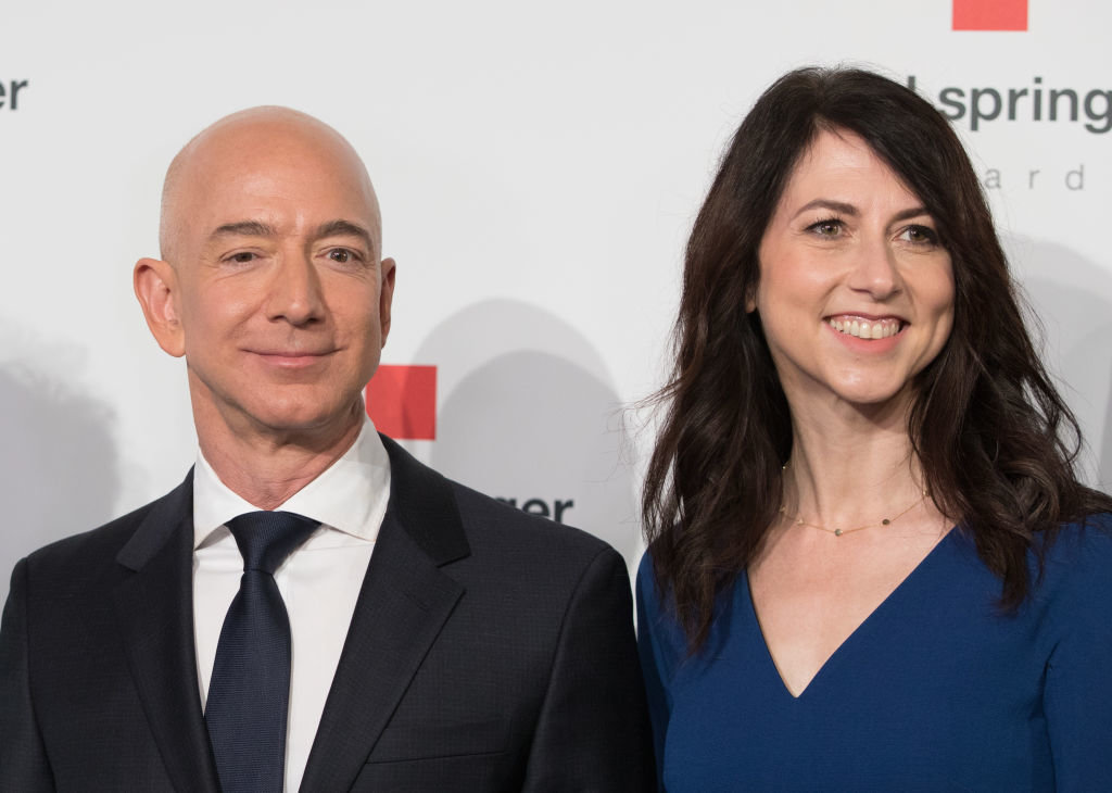 Mackenzie Scott: Η πρώην σύζυγος του Jeff Bezos όχι μόνο παντρεύτηκε άλλον αλλά τον χωρίζει κιόλας