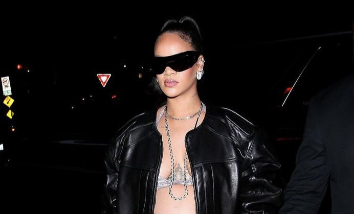 Rihanna με look αλά Madonna: Η εμφάνιση της που σε γυρνάει πίσω στο 1990