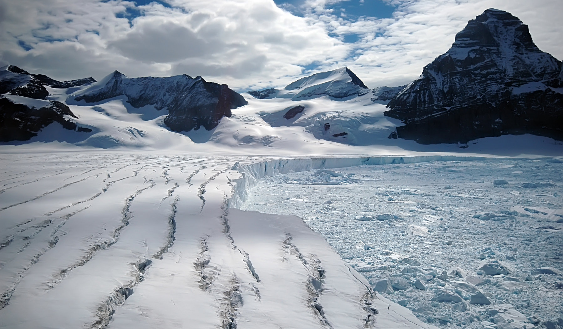Από την Ανταρκτική ως τον Μεγάλο Κοραλλιογενή Ύφαλο: Τα δύο γεγονότα που προμηνύουν περιβαλλοντικά «ζόρια»