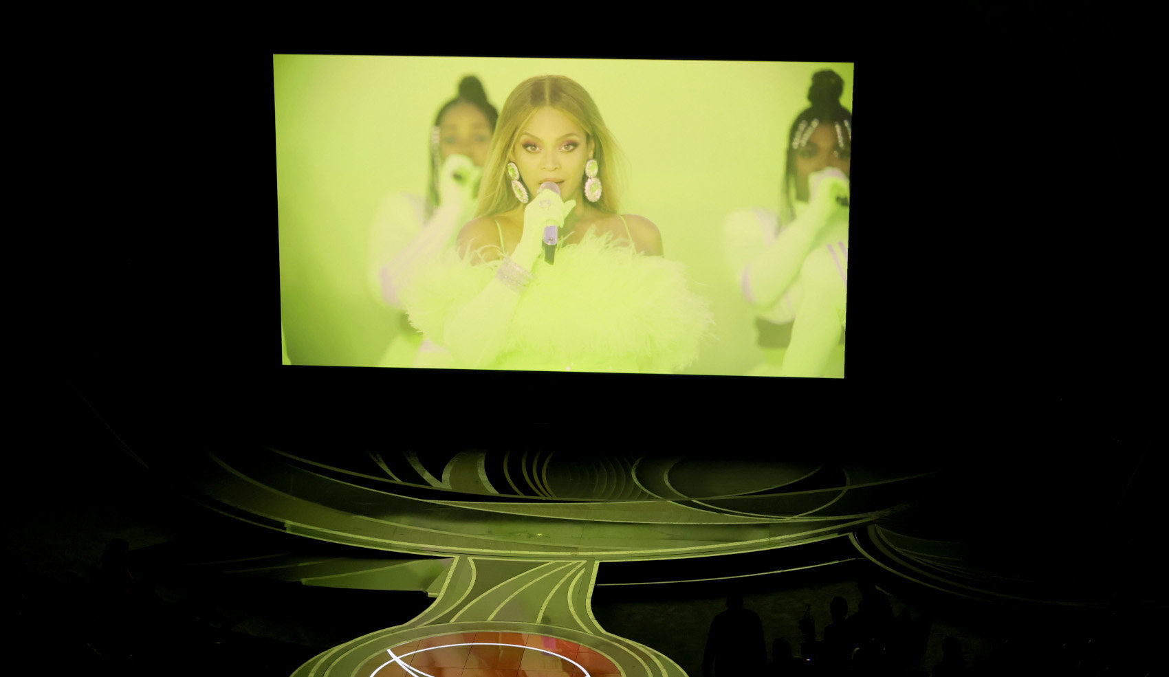 Beyonce: «Έλαμψε» στην σκηνή των Oscars 2022 – Την συνόδεψε η κόρη της Blue Ivy