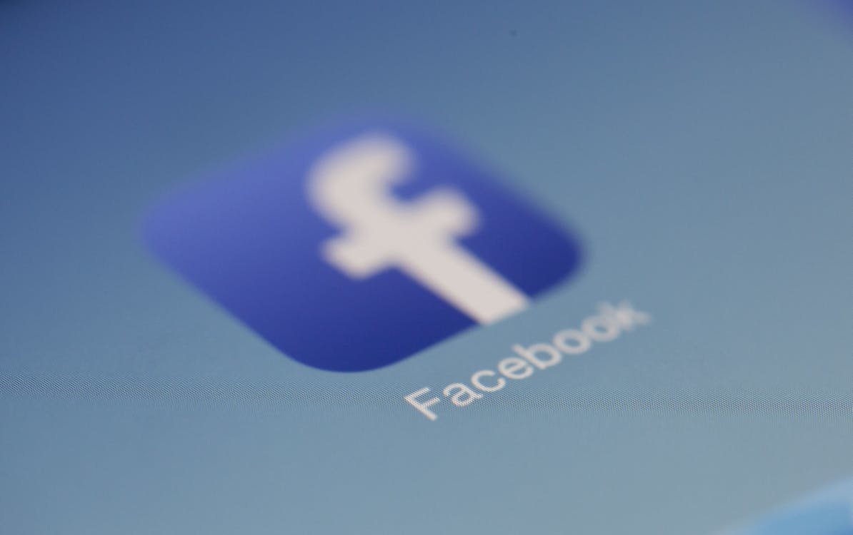 Το Facebook θα επιτρέπει στους χρήστες να καλούν σε βία κατά των Ρώσων