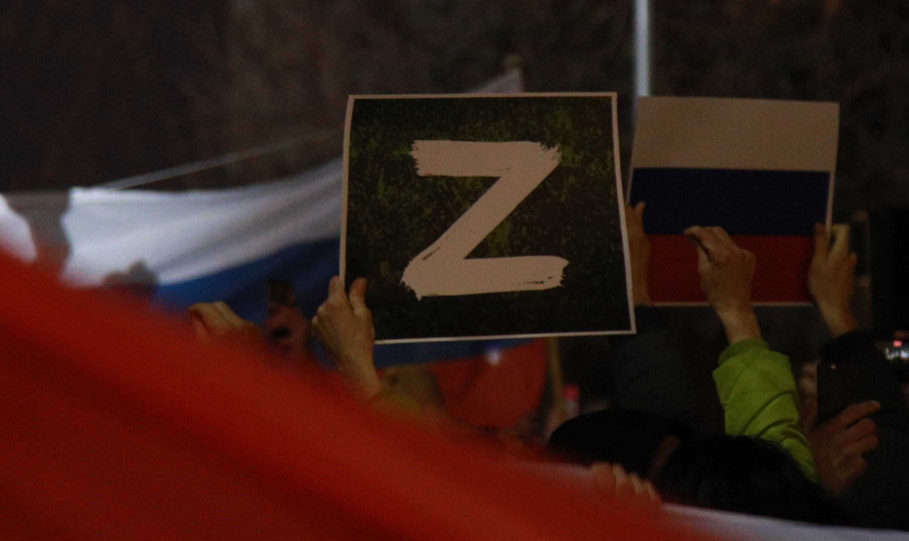 Z: Το σύμβολο των φιλοπολεμικών Ρώσων – Η θεωρία που δείχνει το μέγεθος της προπαγάνδας του Putin