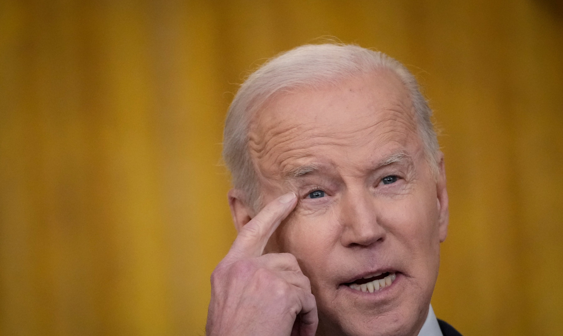Τα… μπινελίκια του Joe Biden: Ο Αμερικανός Πρόεδρος ξέχασε ανοιχτό το μικρόφωνό του και ακούγεται να «δίνει πόνο»