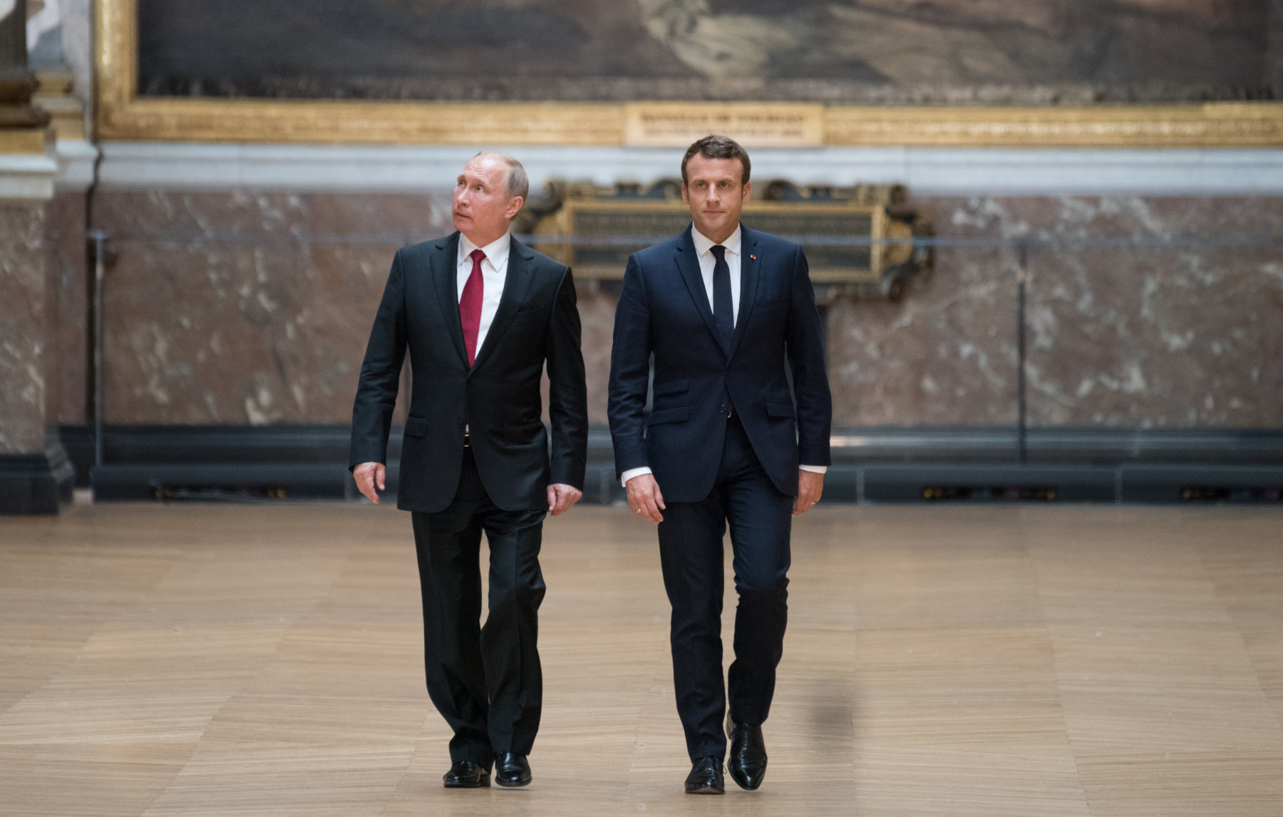 Πυρ ομαδόν από Macron προς Putin: «Λες ψέματα, μόνος σου διάλεξες τον πόλεμο, θα απαντήσουμε με ιστορικές αποφάσεις»