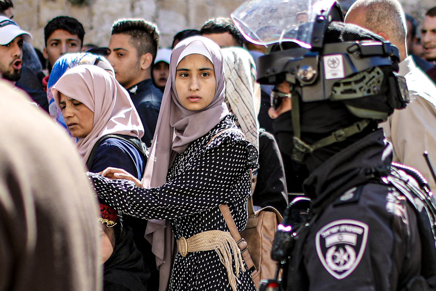 Ιερουσαλήμ: Σφοδρές συγκρούσεις διαδηλωτών με την αστυνομία – Πάνω από 150 οι τραυματίες