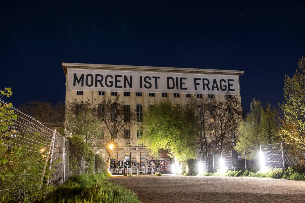Έφαγε πόρτα ο Elon Musk στο Berghain; Τo γερμανικό club με τον πιο αυστηρό πορτιέρη στον κόσμο Berghain