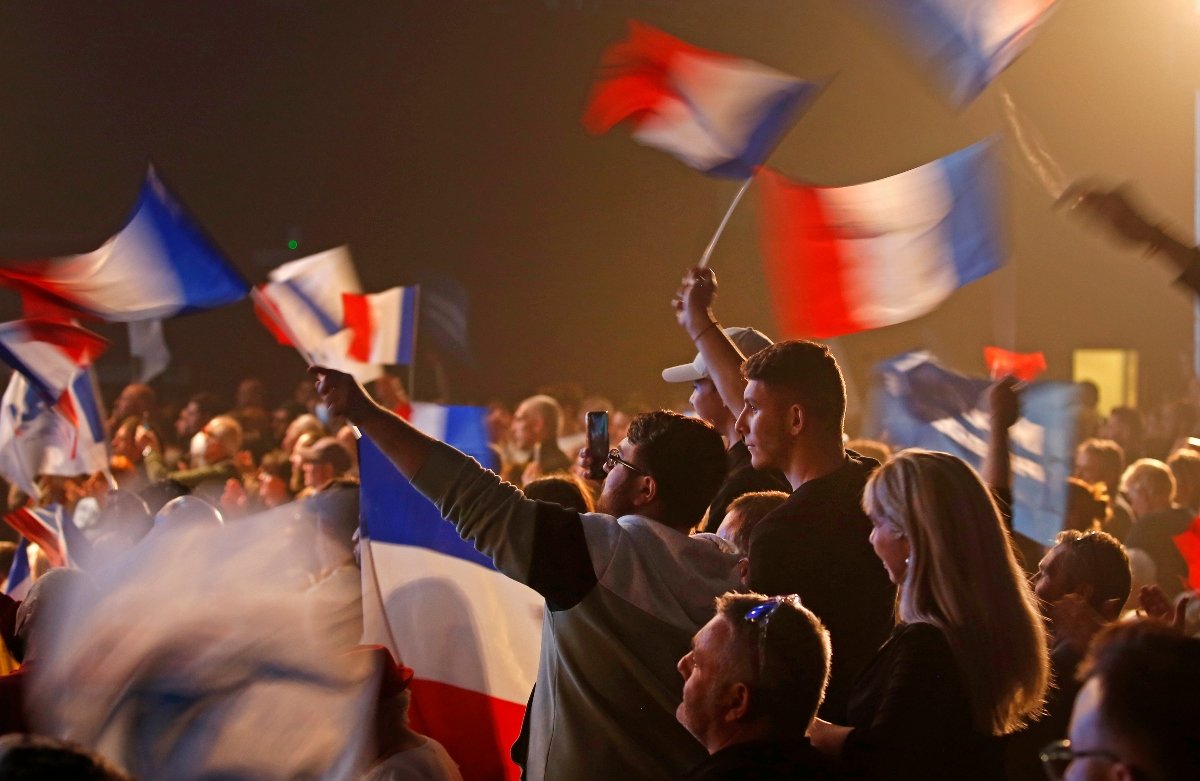 Στις κάλπες οι Γάλλοι: Θα σπάσει την «κατάρα» ο Emmanuel Macron;