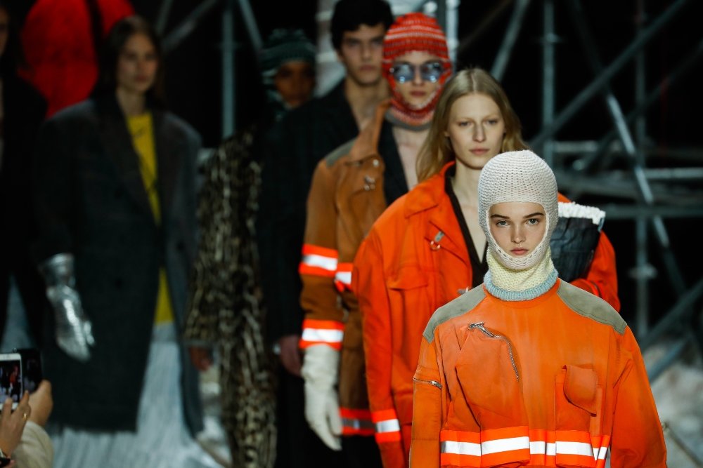 Balaclava: Γιατί η top τάση της μόδας για το 2022 θεωρείται «απειλητική»