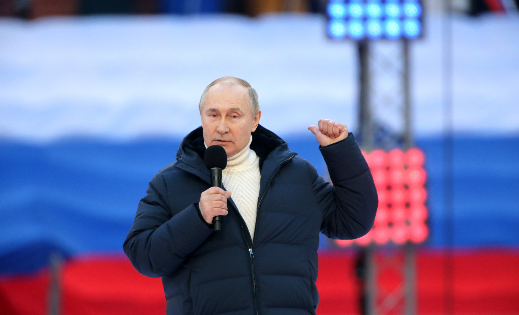 Στενεύει ο κλοιός γύρω από τον Putin: Ο Kadyrov ζητά χρήση πυρηνικών, οι Ρώσοι σπεύδουν στα σύνορα για να μην πάνε στον πόλεμο