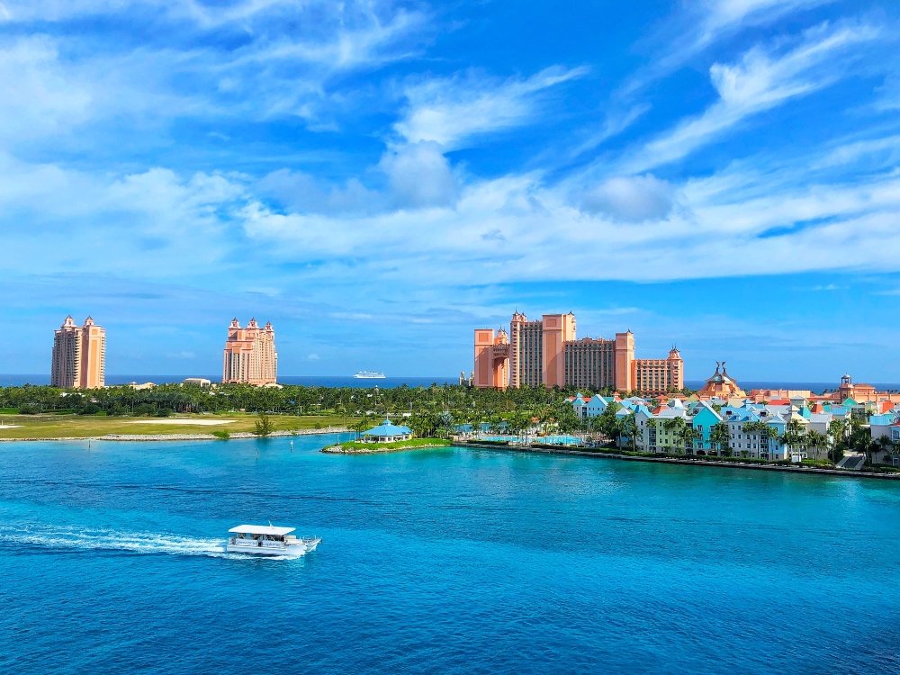 Μπαχάμες: Τρείς τουρίστες πέθαναν από μυστηριώδη ασθένεια μέσα σε ξενοδοχείο – Τι φοβούνται οι αρχές