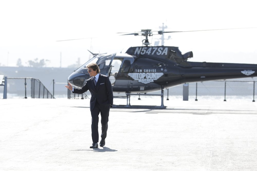 «Top Gun: Maverick» – Ο Tom Cruise κατέφθασε με ελικόπτερο που χειριζόταν ο ίδιος στην πρεμιέρα της ταινίας