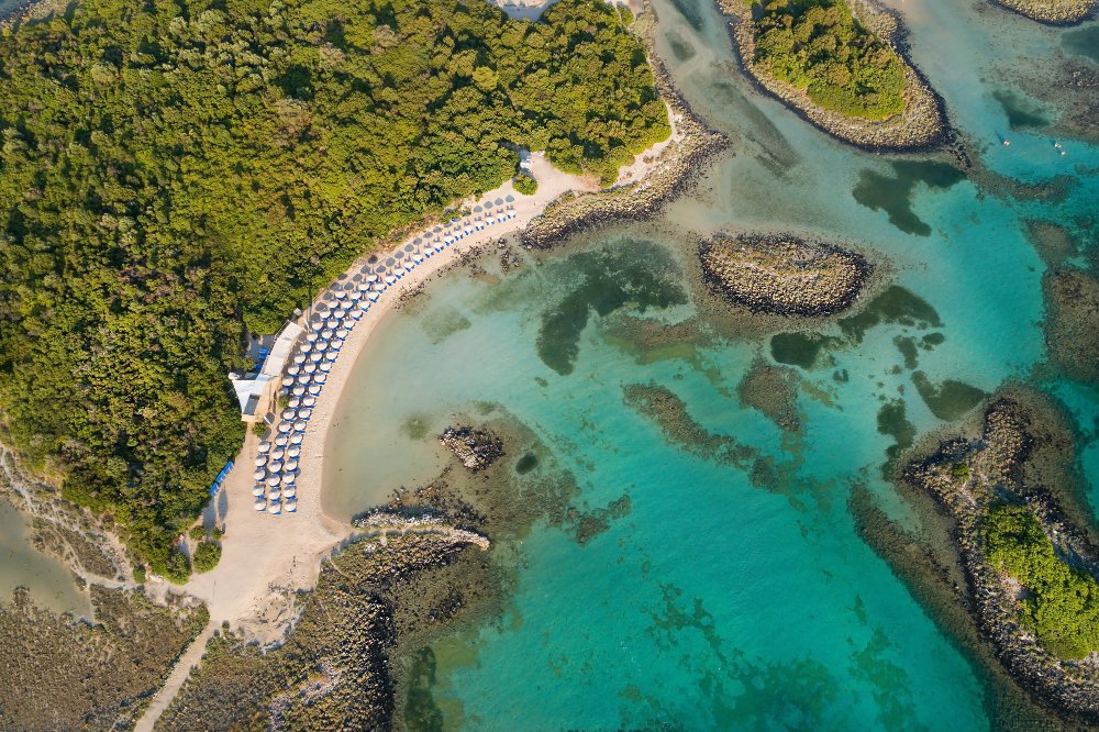 «Σεϋχέλλες της Ελλάδας»: Η παραλία της Εύβοιας που αποθεώνεται χωρίς λόγο
