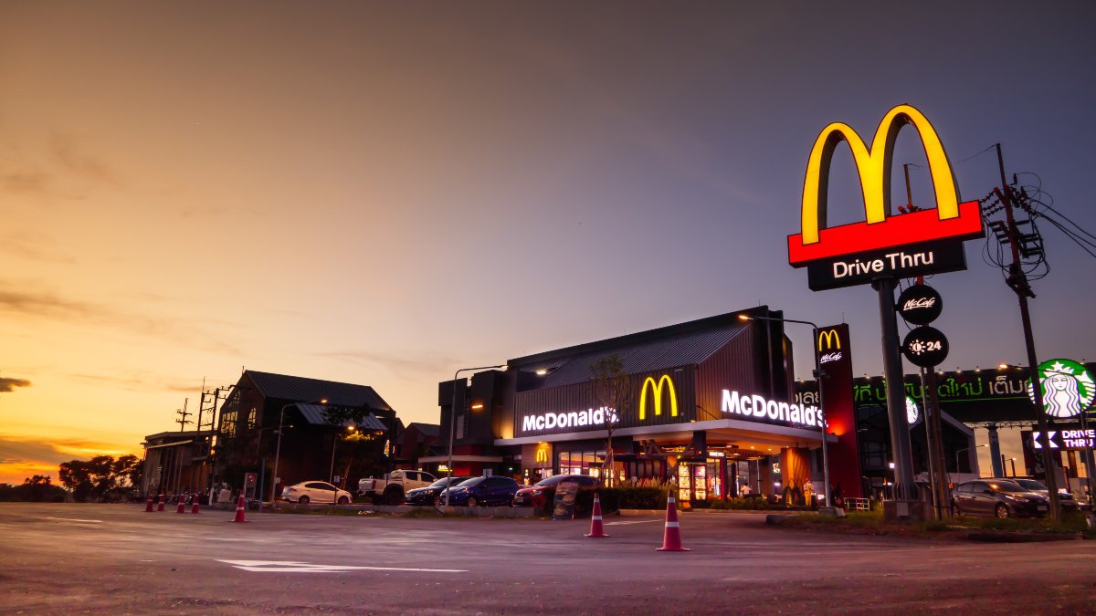Η τραγική ιστορία των αδερφών McDonald: Πώς έκαναν την αυτοκρατορία του fast food