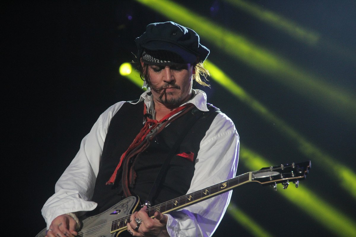 Johnny Depp: Μετά τη δίκη τραγούδησε σε συναυλία – Καταχειροκροτήθηκε από το πλήθος