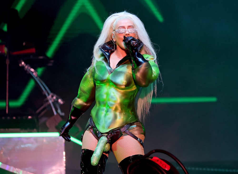 Christina Aguilera: Εμφανίστηκε με strap-on στο Pride και εξέπληξε τους πάντες