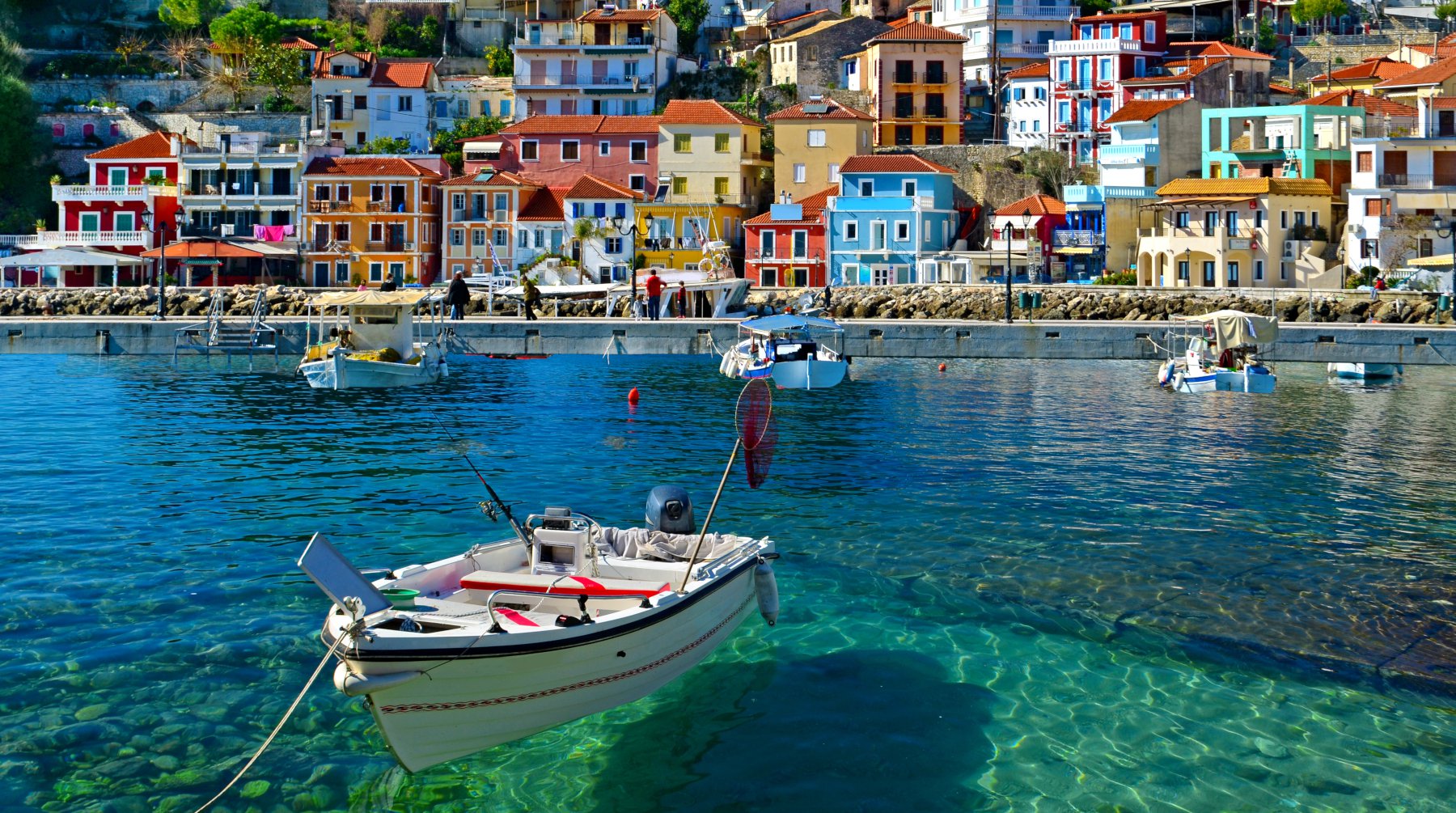 Αποθέωση για την Ελλάδα από το Travel + Leisure: «Η χώρα του “διαμένοντος” ηλίου, μοναδική στον κόσμο»