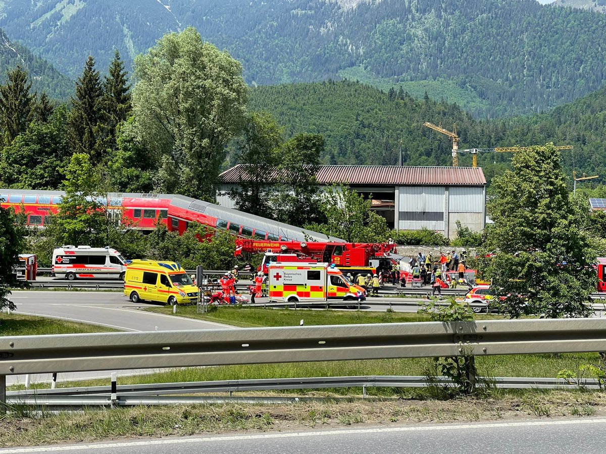 Εκτροχιάστηκε τρένο στη Γερμανία: 3 νεκροί και πολλοί τραυματίες
