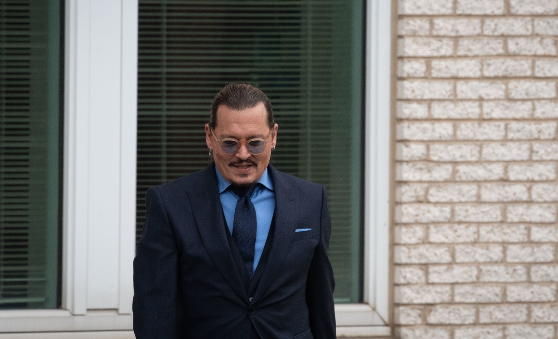 Ο Johnny Depp κάνει comeback: Η φωτογραφία του πρώτου απρόσμενου κινηματογραφικού ρόλου του μετά τη δίκη