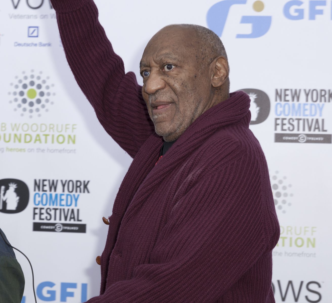 Bill Cosby: Ένοχος για σεξουαλική επίθεση ο κωμικός – Βίασε ανήλικη στη βίλα του Hugh Hefner