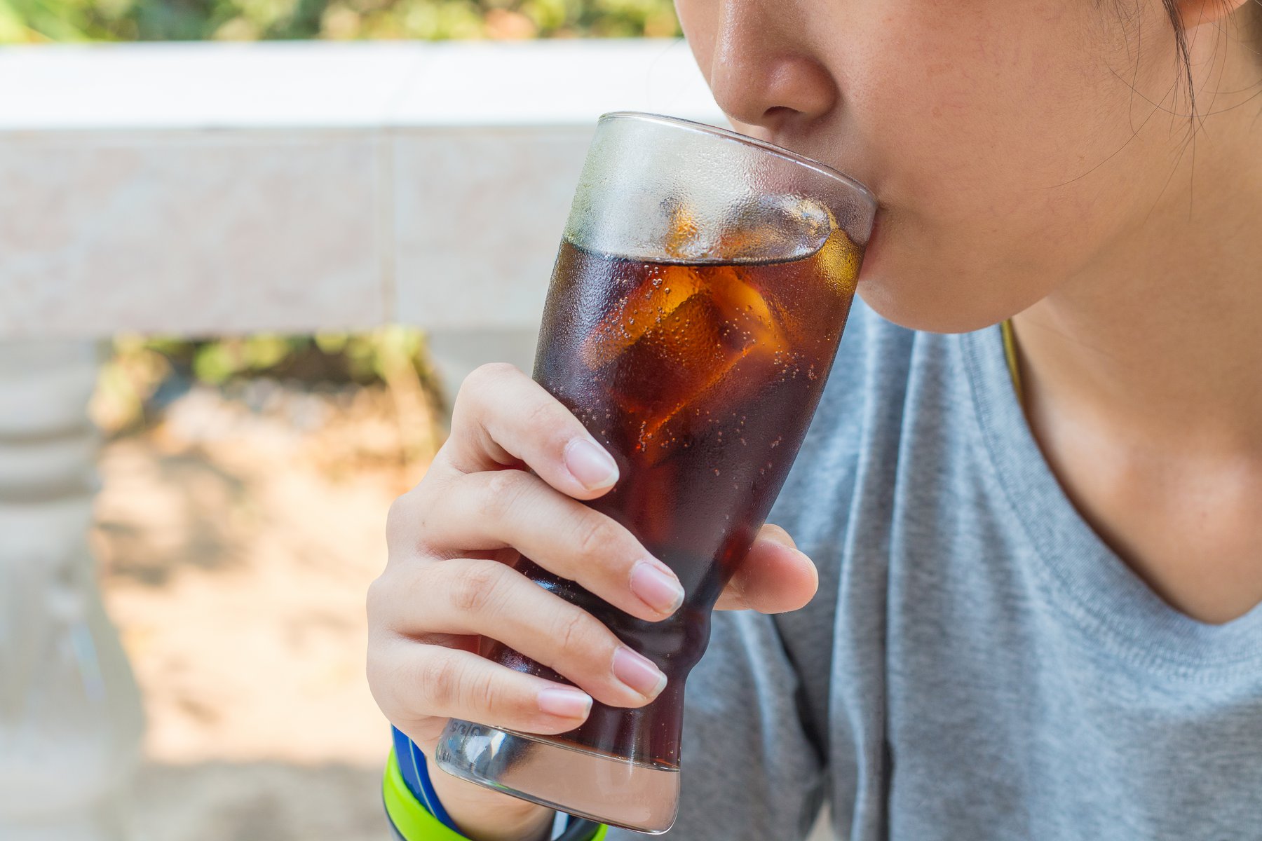 Αυτή είναι η «υγιεινή coca-cola» που έχει viral – Αποτελείται από βαλσαμικό ξύδι και σόδα