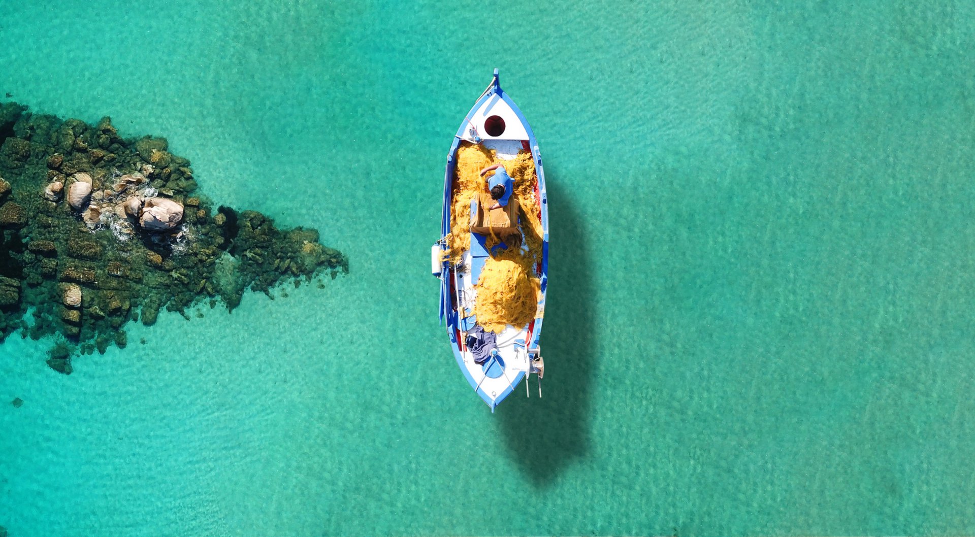 Γαλαζοπράσινα νερά, αίσθηση Καραϊβικής και νορμάλ τιμές για κράτηση τον 15αυγουστο: Αυτό το νησί είναι η καλύτερη επιλογή