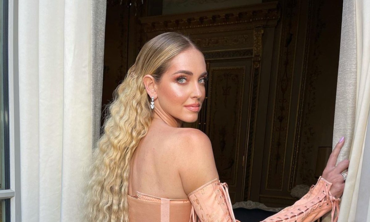 Chiara Ferragni: Ποζάρει γυμνή στην Ύδρα – Στα 35 της είναι η πιο σέξι μαμά