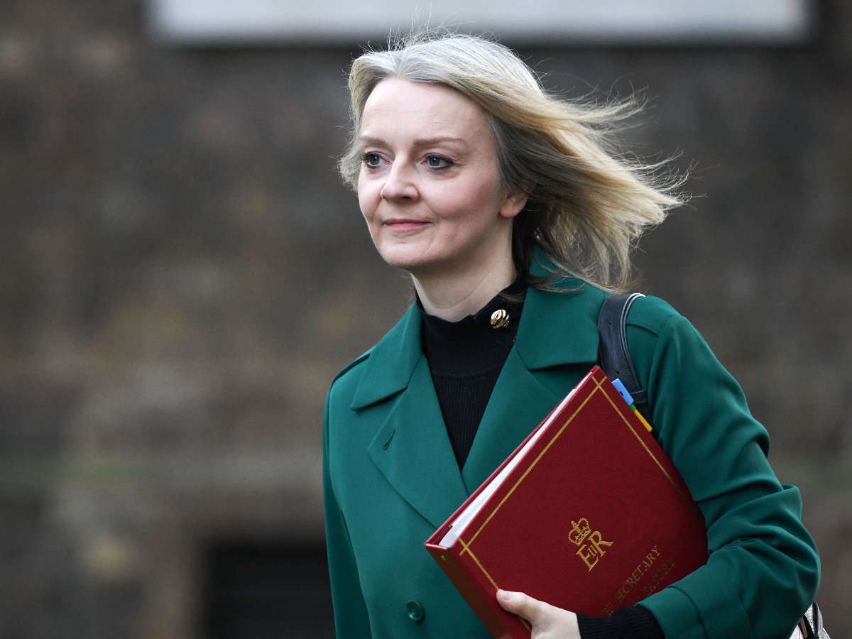 Liz Truss: Ποια είναι η υποψήφια πρωθυπουργός της Βρετανίας; Η πολιτική και το σκάνδαλο της εξωσυζυγικής σχέσης