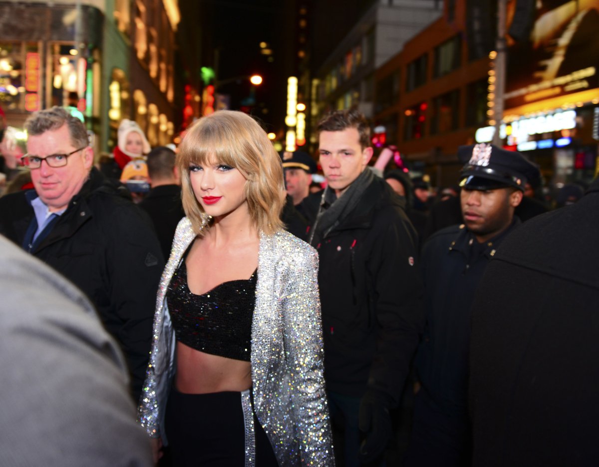 Taylor Swift: Συνελήφθη creepy stalker που την παρακολουθούσε στο σπίτι της – «Την κρατάτε αιχμάλωτη» είπε ο κατηγορούμενος