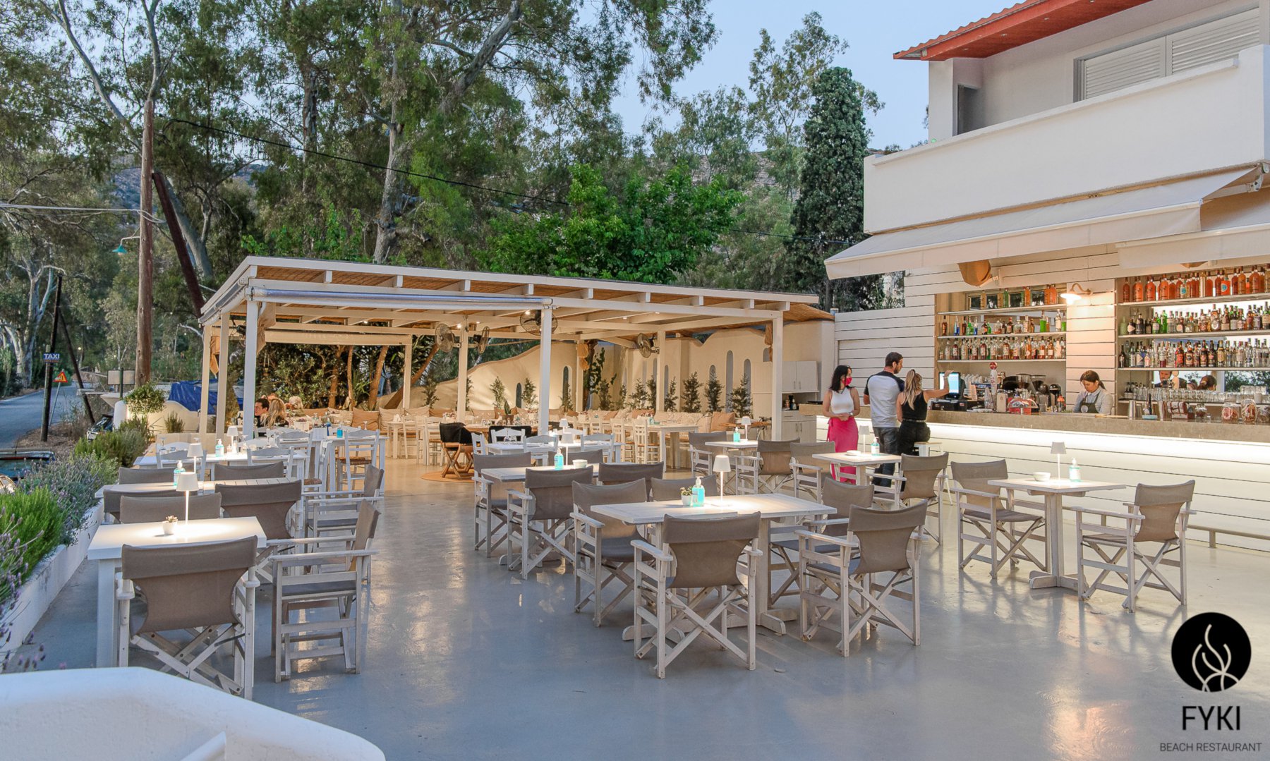 Στο Fyki Beach Restaurant θα ζήσεις μια ολιστική εμπειρία καλοκαιριού