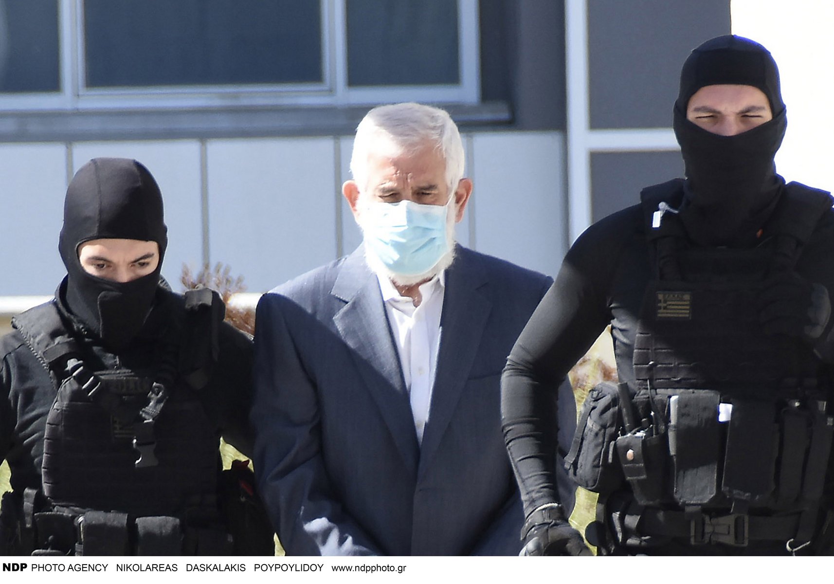 Πέτρος Φιλιππίδης: Νέα διακοπή στη δίκη μετά το «φίδι κολοβό» – Ο Μπιμπίλας πέταξε λαχεία στη δικηγόρο του ηθοποιού