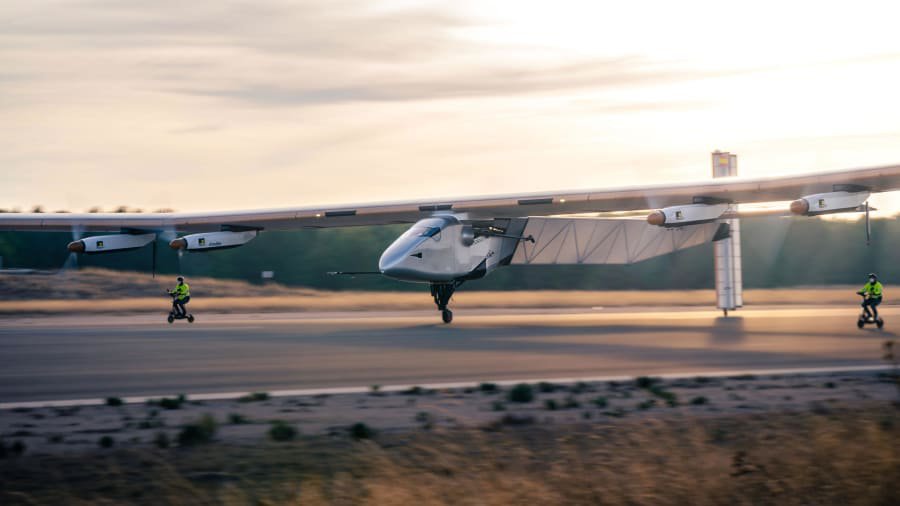 Solar Impulse 2: Το αεροσκάφος που μπορεί να κάνει τον γύρο του κόσμου χωρίς ανεφοδιασμό