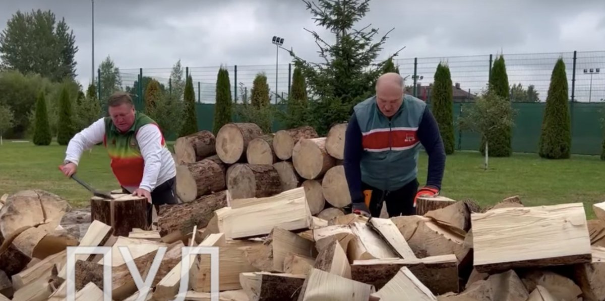 Ειρωνικό βίντεο από τον Lukashenko: «Κόβουμε ξύλα για να μην πεθάνουν από το κρύο οι Ευρωπαίοι»