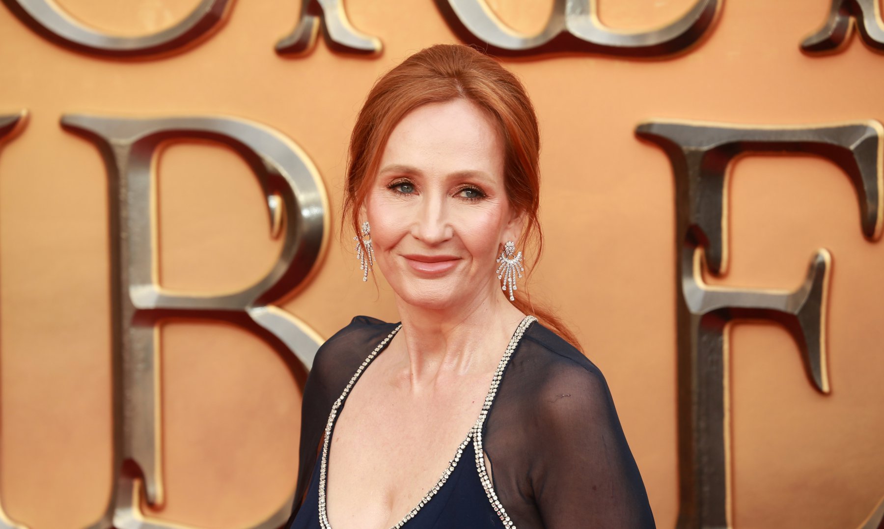 J. K. Rowling: Νέό ξέσπασμα στο Twitter με αποδέκτη την τρανς κοινότητα – «Μουσάτοι άντρες μας λένε για τα τα δικαιώματα των γυναικών»