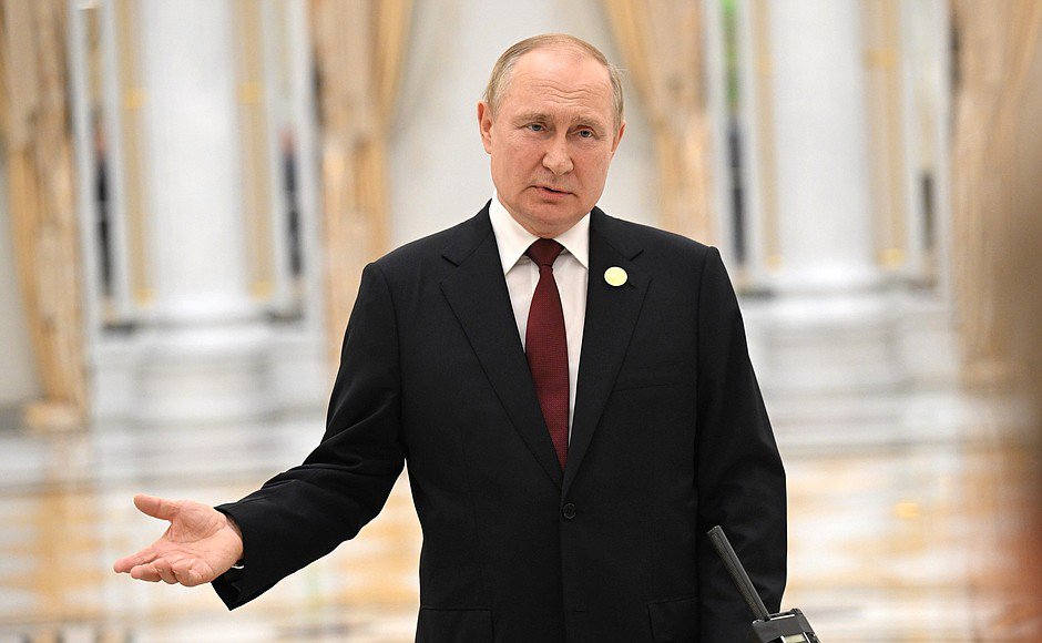 Στενός φίλος του Πούτιν φέρεται να μετέφερε υπέρογκο ποσόν που ανήκει μάλλον στον Ρώσο Πρόεδρο