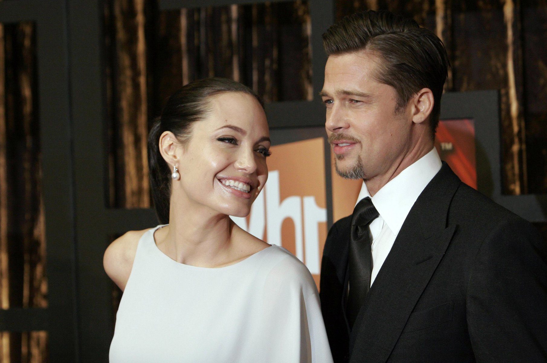 Νέες καταγγελίες της Jolie κατά του Pitt για τον καυγά στο αεροπλάνο: Ο ηθοποιός έπιασε ένα παιδί από το λαιμό