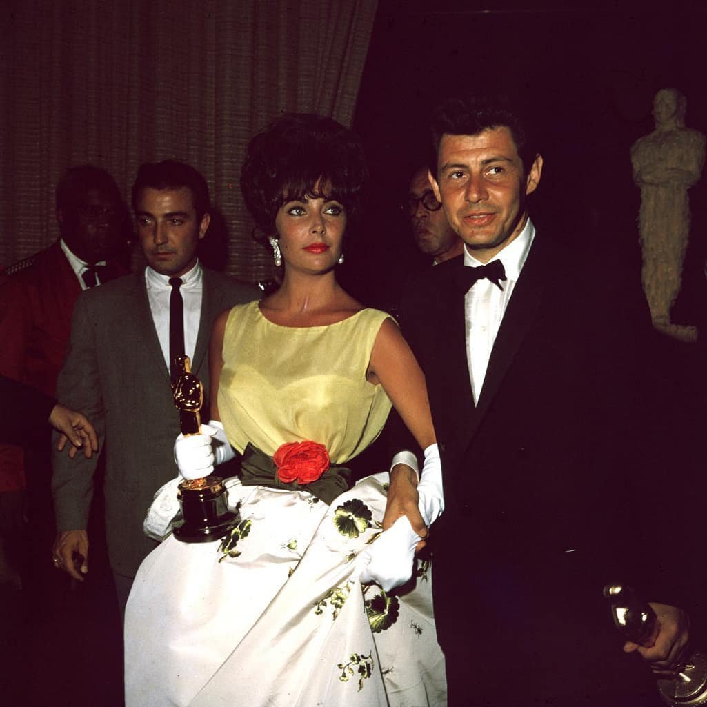Elizabeth Taylor: Ξεχασμένο σε παλιά βαλίτσα βρέθηκε το εμβληματικό φόρεμα Dior που φορούσε στα Όσκαρ του 1961