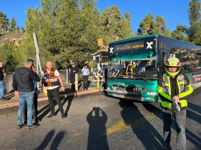 Επίθεση στην Ιερουσαλήμ: 2 στάσεις λεωφορείων είχαν στόχο οι εκρήξεις – Νεκρός ένας Παλαιστίνιος