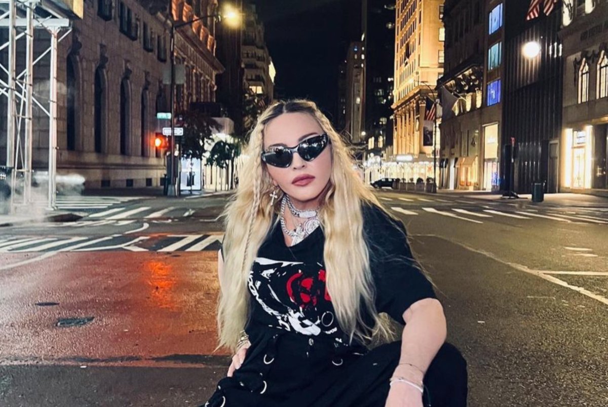 Θλιβερή Madonna: Γλείφει νερό από μπολ σκύλου και τρώει κράξιμο ολκής – Νέα επίθεση από 50 Cent που την αποκάλεσε «64χρονη παρθένα»