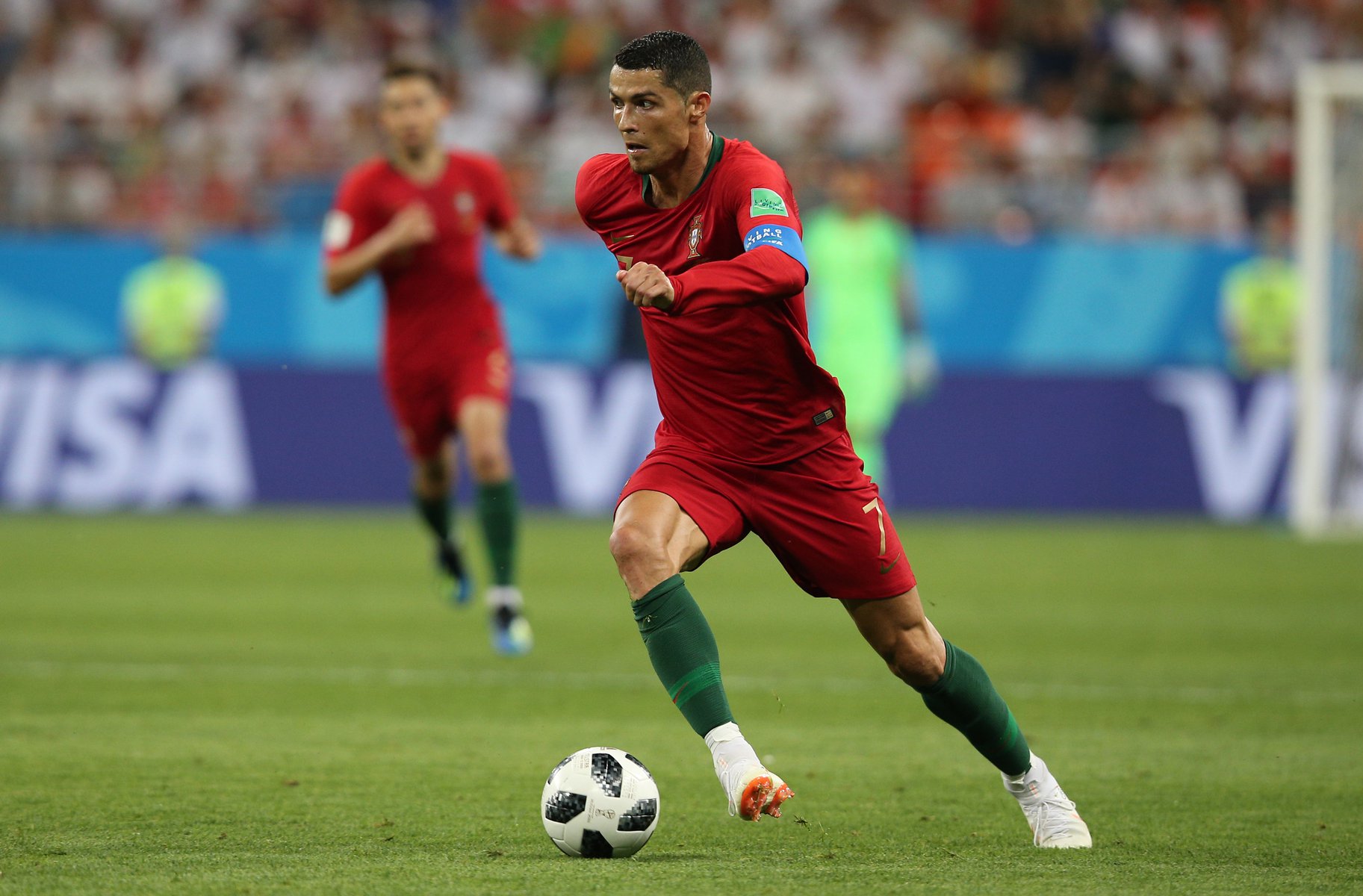 Ο μπίχλας Cristiano Ronaldo: Έκανε το εσώρουχο του αποθηκευτικό χώρο σνακ – Τι έβγαλε από κει και το έφαγε στο ματς με τη Γκάνα;