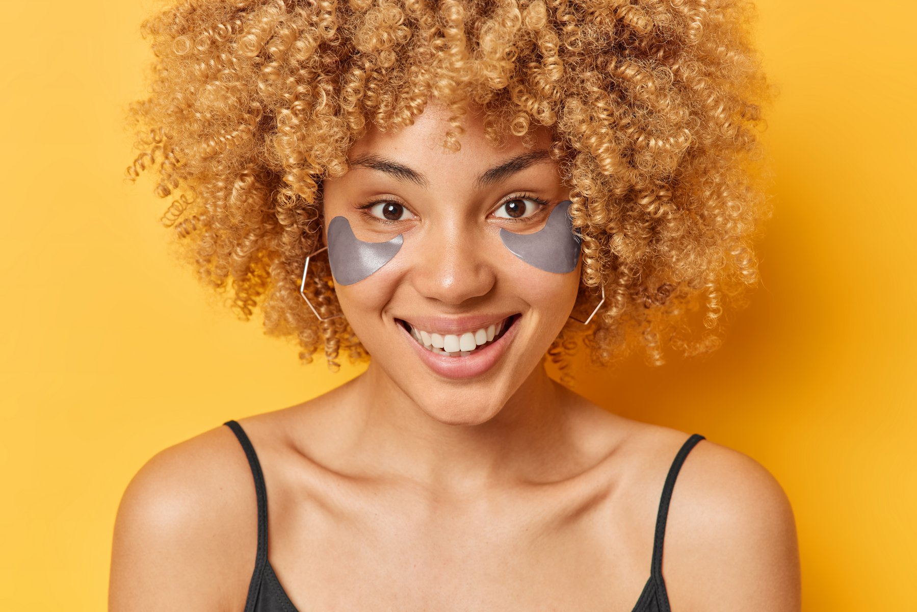 Eye patches: Τα beauty επιθέματα που θα αναζωογονήσουν την περιοχή των ματιών