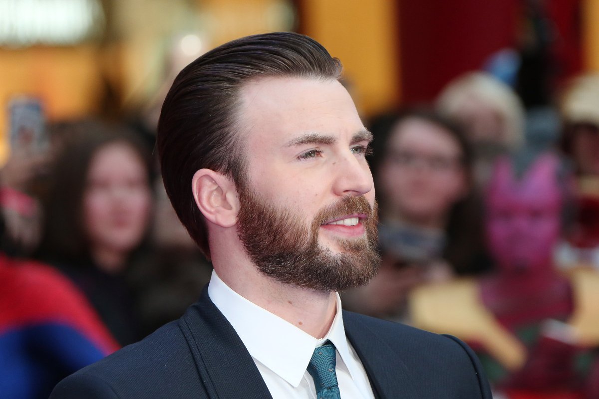 Chris Evans: Ο πιο σέξι άνδρας του 2022 και ο πιο ερωτευμένος – Ποια είναι η 25χρονη ηθοποιός που έχει κερδίσει την καρδιά του