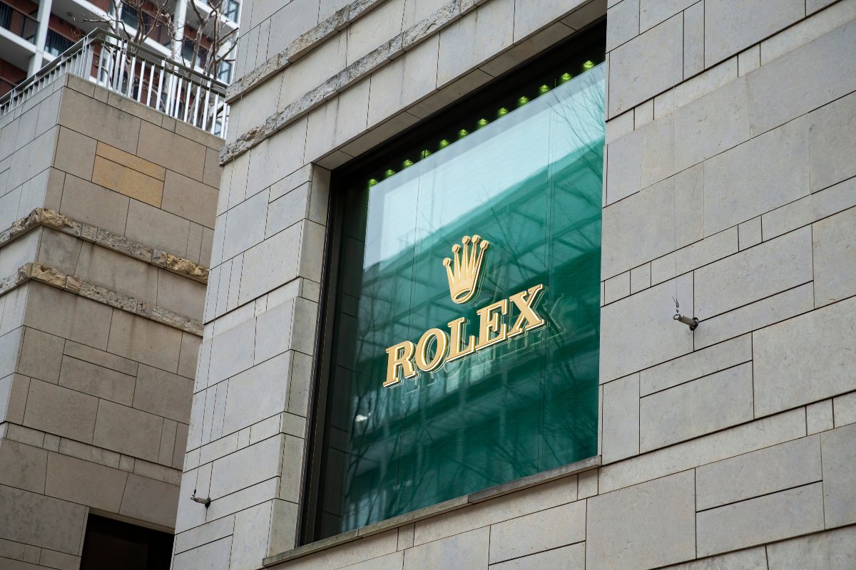 Ληστεία στη Rolex: Εντοπίστηκε η μία από τις δύο μηχανές των δραστών – Συνεχίζεται η έρευνα για τον εντοπισμό τους