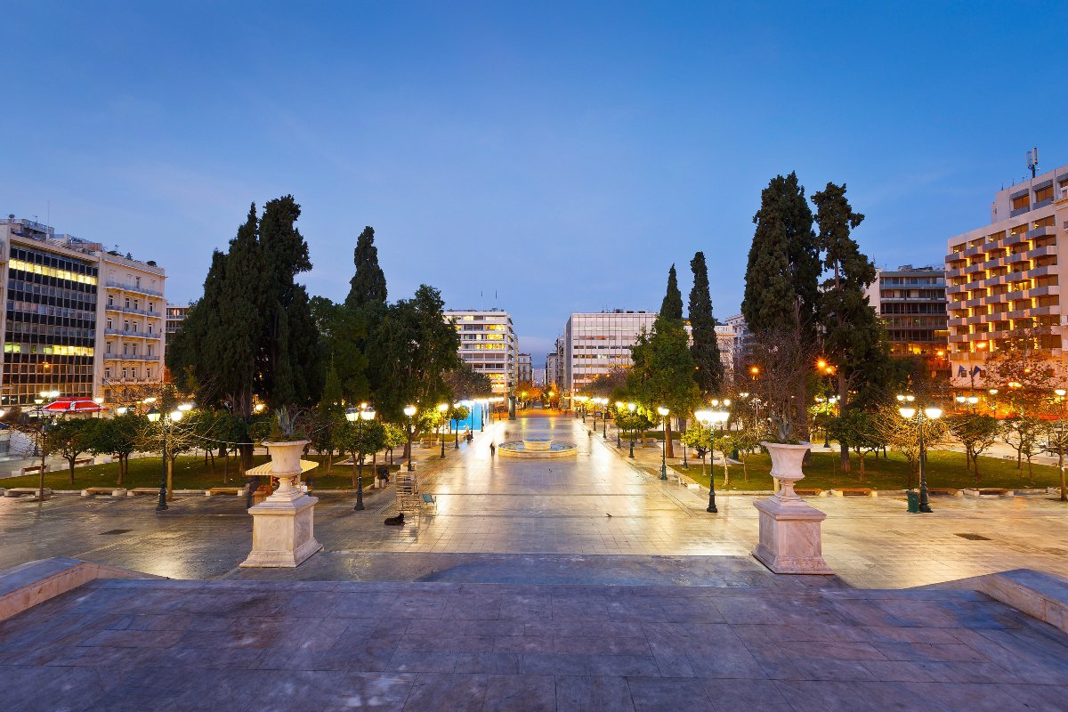 Σύνταγμα: Δύο αδερφές μαχαίρωσαν 16χρονη και την παράτησαν αιμόφυρτη